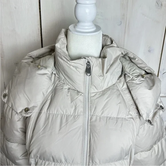 Athleta Women's Puffer Jacket in Cream/ tan - Picture 5 of 9